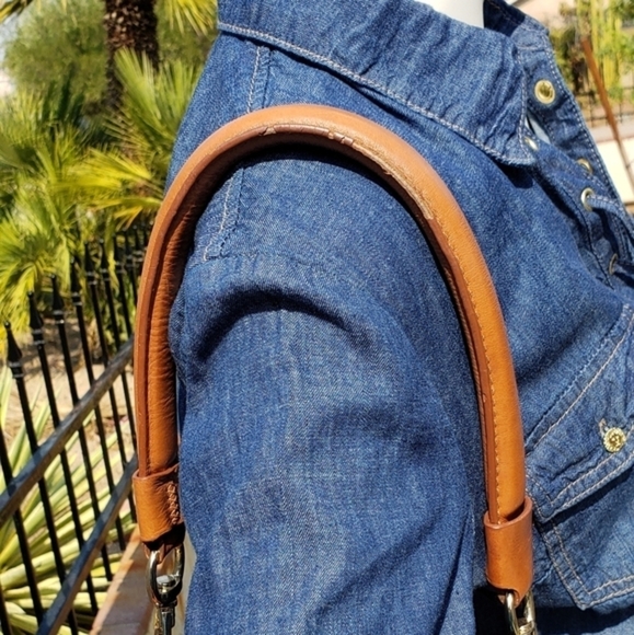 COLE HAAN BUCKET‎ PURSE - Picture 5 of 8